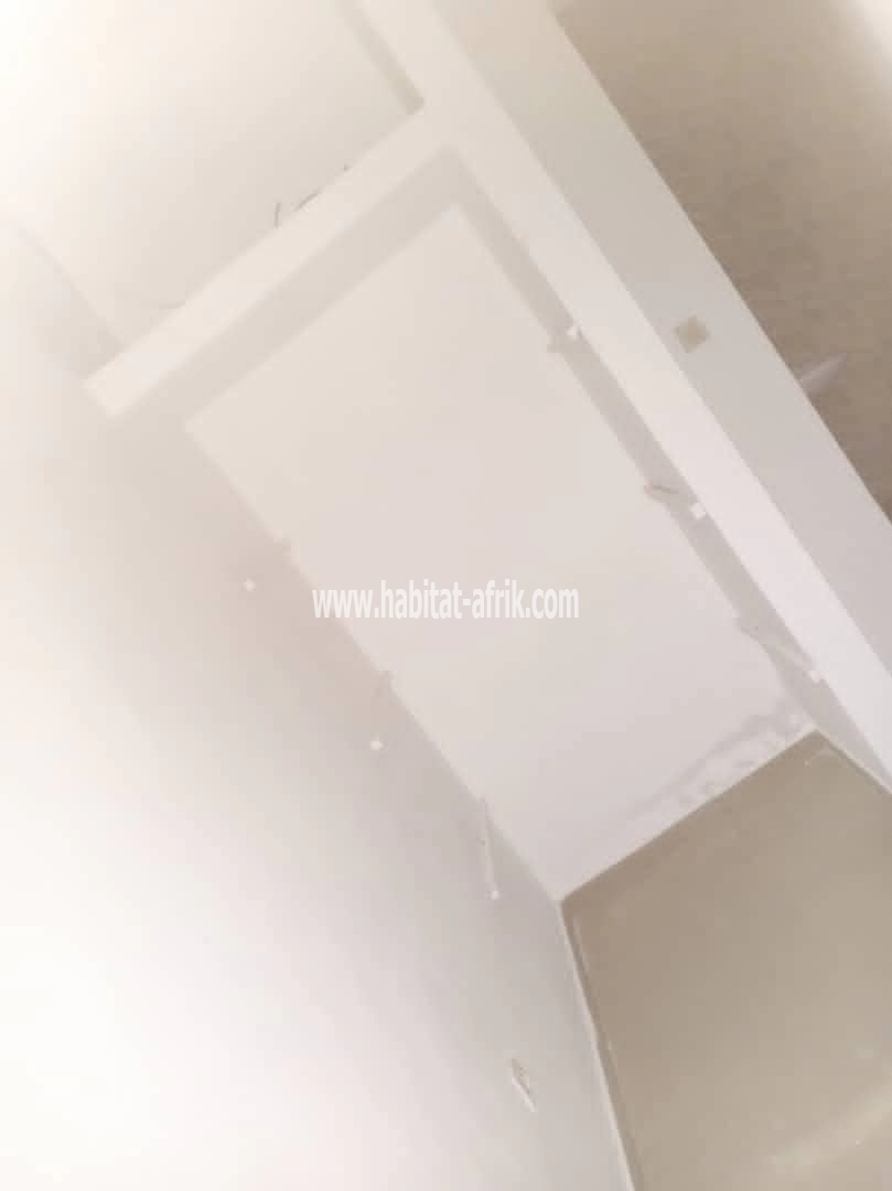 LOCATION APPARTEMENT PIÈCE WC DOUCHE INTERNE CLIMÉ A TOTSI LOME-TOGO 