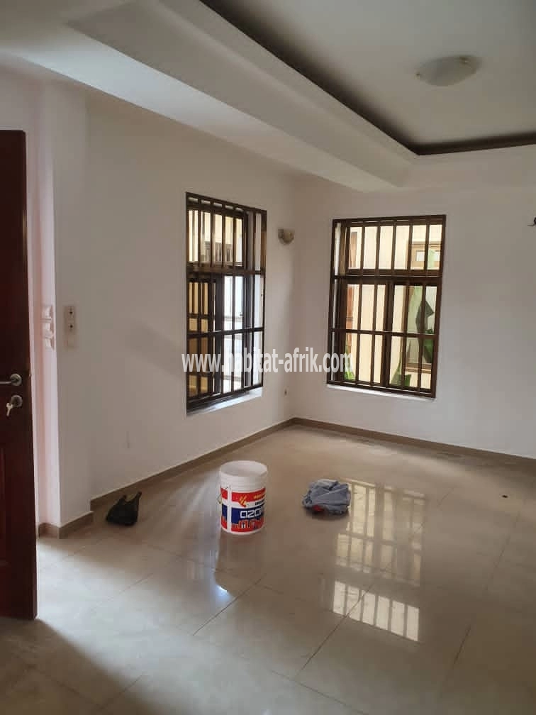 LOCATION VILLA 5 CHAMBRES SALON WC DOUCHE CUISINE INTERNE A NOUKAFOU MÈCHE AMINA LOME-TOGO 