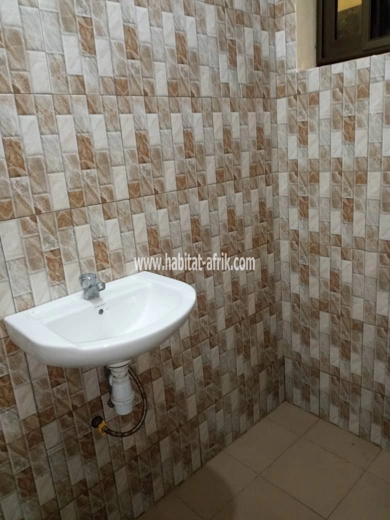 LOCATION APPARTEMENT PIÈCE WC DOUCHE CUISINE INTERNE A AGOÈ KITCHIGAN LOME-TOGO 