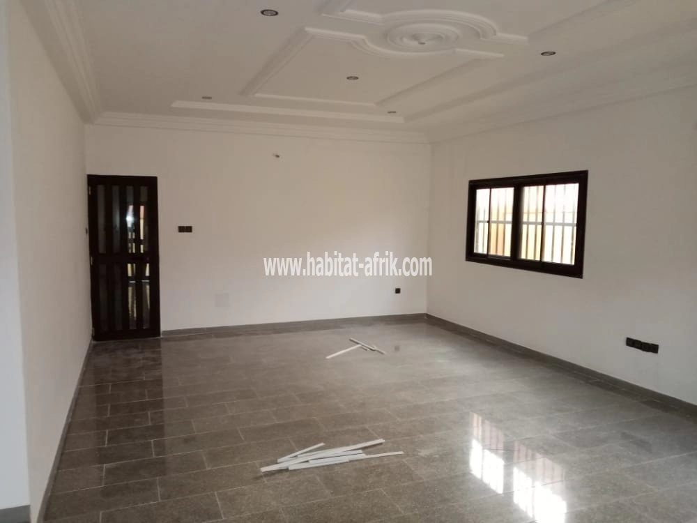 LOCATION VILLA 3 CHAMBRES SALON WC DOUCHE CUISINE INTERNE A BAGUIDA LOMÉ-TOGO 