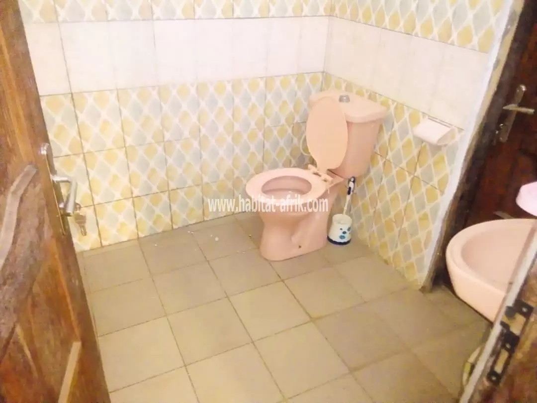 LOCATION APPARTEMENT CHAMBRE SALON WC DOUCHE CUISINE INTERNE A ATSIEGOU MARCHÉ LOME-TOGO 