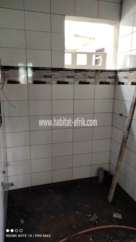 LOCATION APPARTEMENT CHAMBRE SALON WC DOUCHE CUISINE INTERNE A HEDJRANAWOE COUR PRIMAIRE LOMÉ-TOGO 