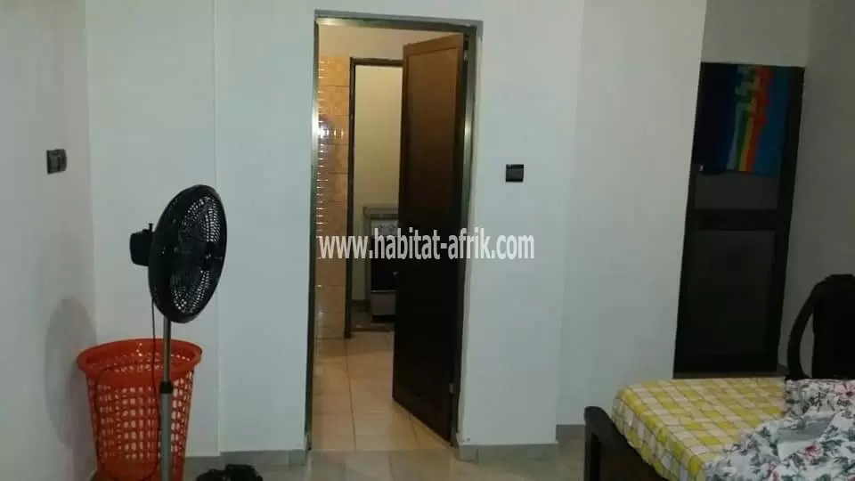 LOCATION APPARTEMENT CHAMBRE SALON WC DOUCHE CUISINE INTERNE A BÈ KPEHENOU 50 MÈTRES DE LA PHARMACIE LOMÉ-TOGO 