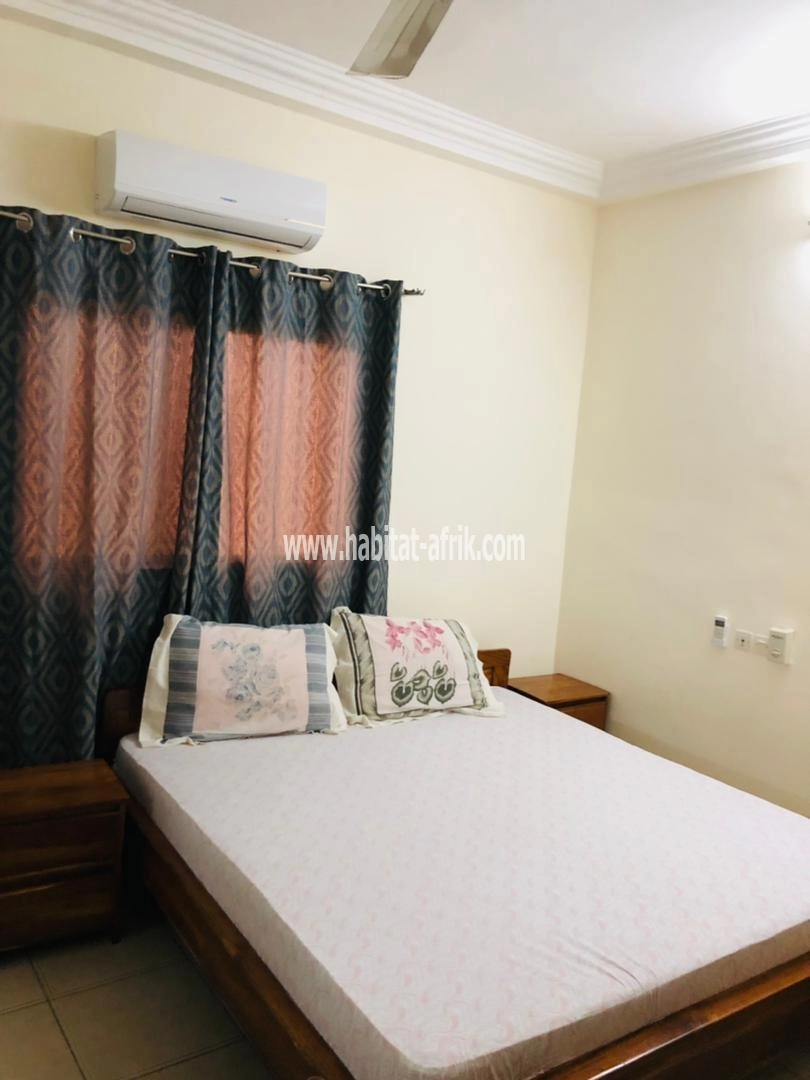 LOCATION Villa meublée 3 chambres salon wc à djidjolé Lomé-Togo 