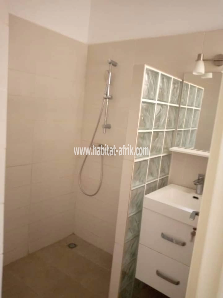 LOCATION VILLA AVEC PISCINE CLIMÉ AU REZ DE CHAUSSÉE À NUKAFU CERFER LOMÉ-TOGO 