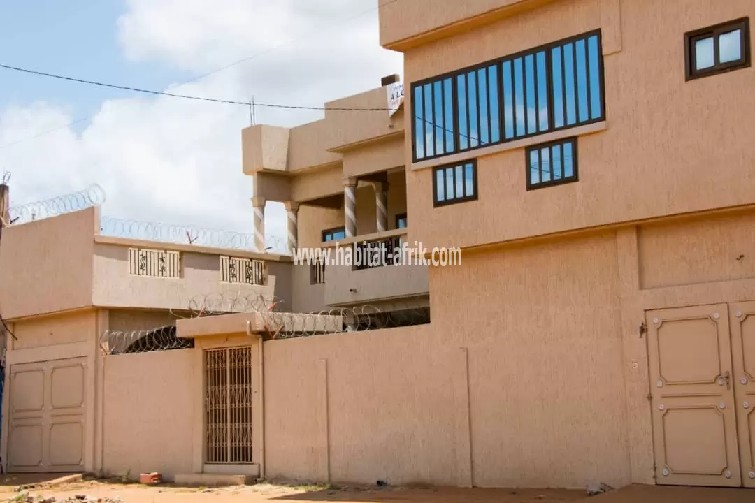 LOCATION VILLA DUPLEX 5 CHAMBRES 2 SALON AVEC JARDIN A ADIDOGOMÉ MADIBA LOMÉ-TOGO 
