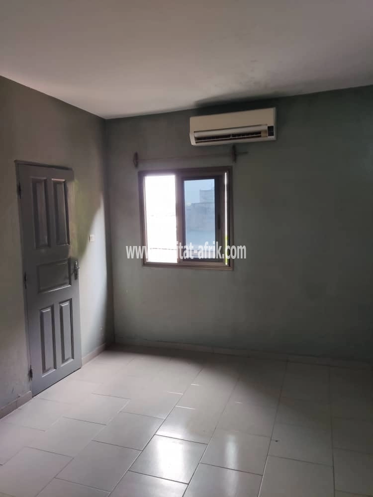 LOCATION APPARTEMENT PIÈCE WC DOUCHE INTERNE CLIMÉ A TOTSI LOME-TOGO 