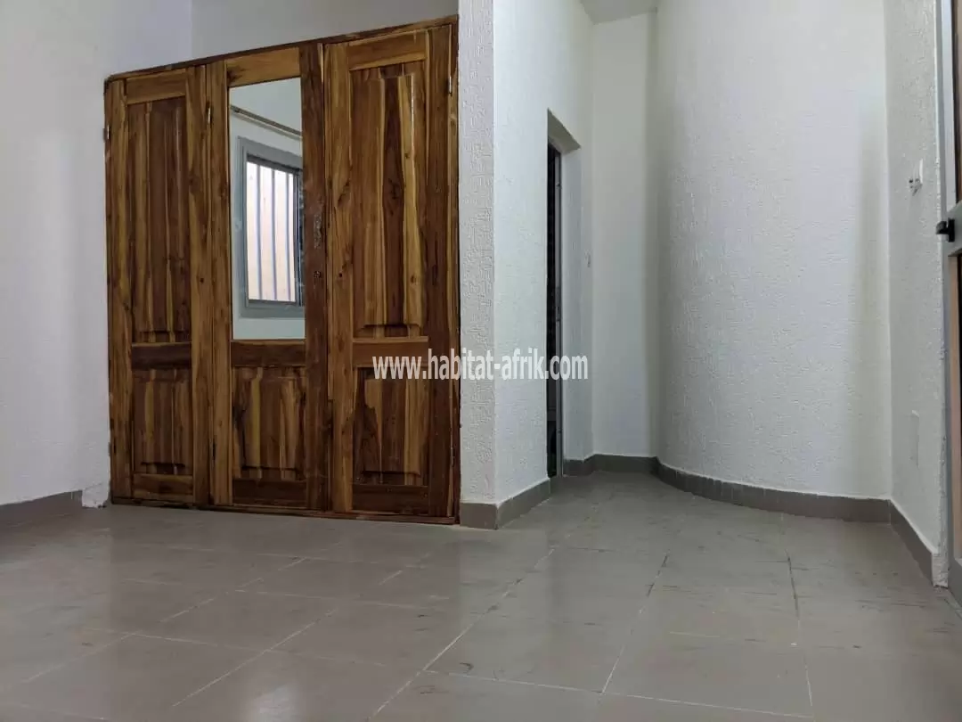 LOCATION VILLA moderne en baie vitrée staffé de 3 CHAMBRES SALON A AGOÈ ADOUGBA LOME-TOGO 