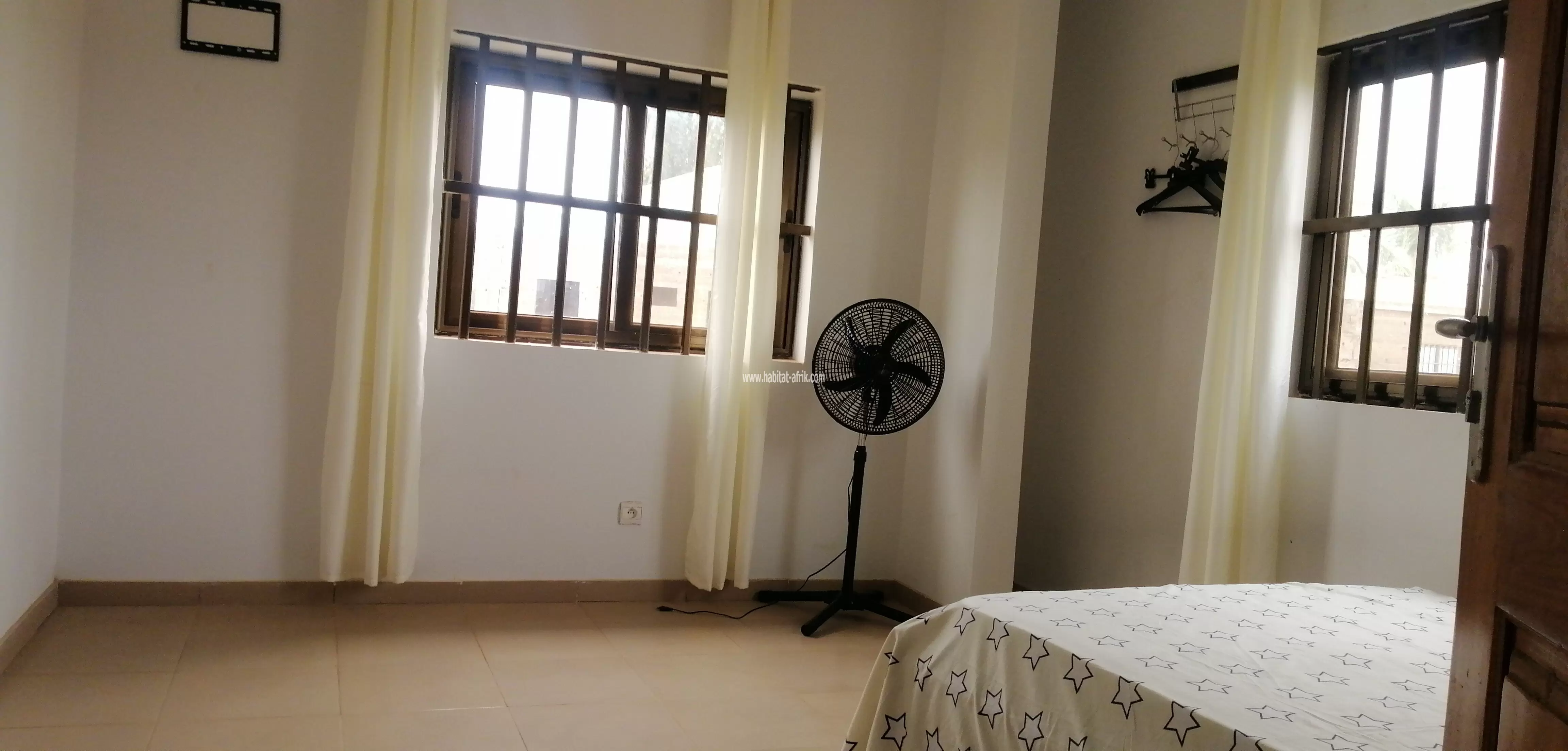 STUDIO VENTILÉE MEUBLÉE SANS CUISINE À LOUER À LOMÉ QT ADIDOGOME APEDOKOÈ 