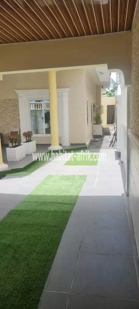 À VENDRE: CHIC VILLA MODERNE DE 5CH SAL À LOMÉ QT BAGUIDA