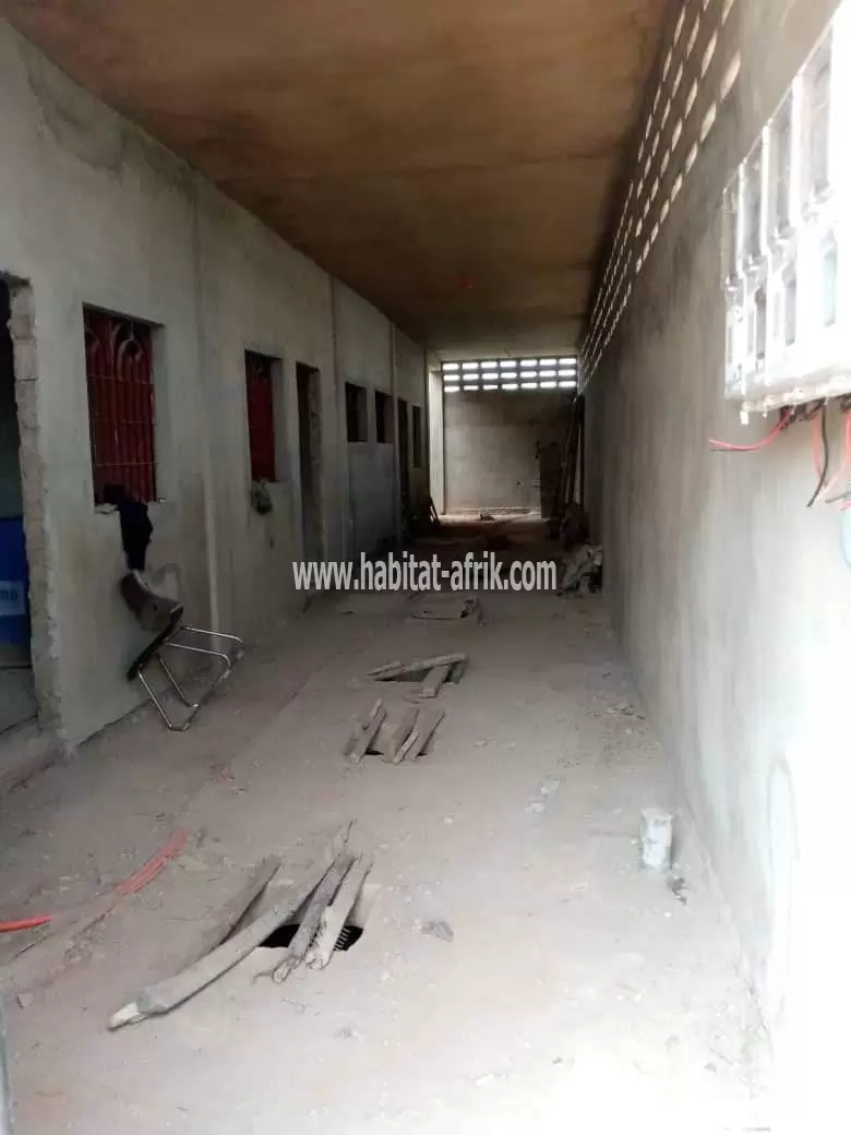 VILLA EN CONSTRUCTION INACHEVÉE À VENDRE À LOMÉ, QTIER ADIDOGOME 
