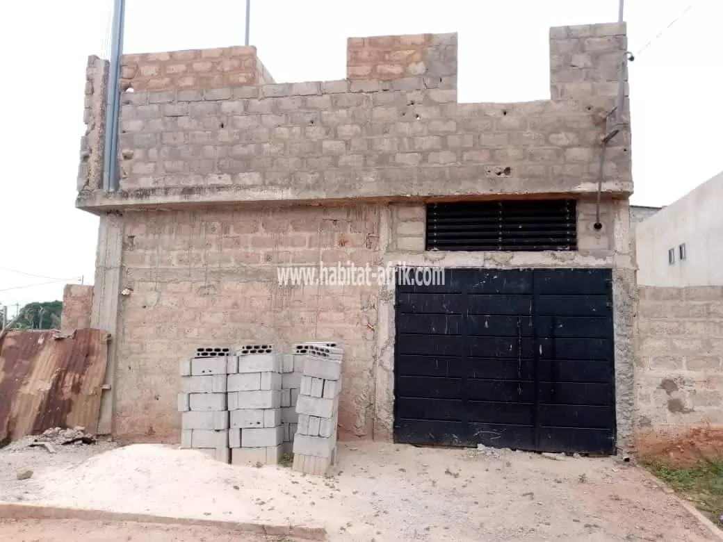 VILLA EN CONSTRUCTION INACHEVÉE À VENDRE À LOMÉ, QTIER ADIDOGOME 