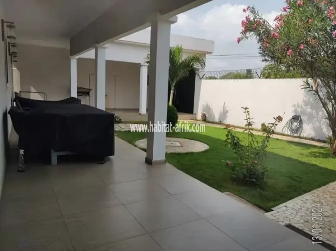 VILLA 2 CH SALON MEUBLÉE À LOUER À LOMÉ QT ADIDOGOME GBOMAMÉ 