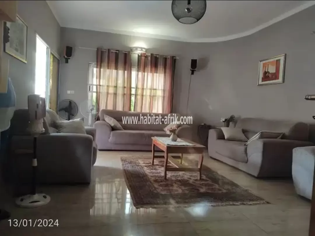 VILLA 2 CH SALON MEUBLÉE À LOUER À LOMÉ QT ADIDOGOME GBOMAMÉ 