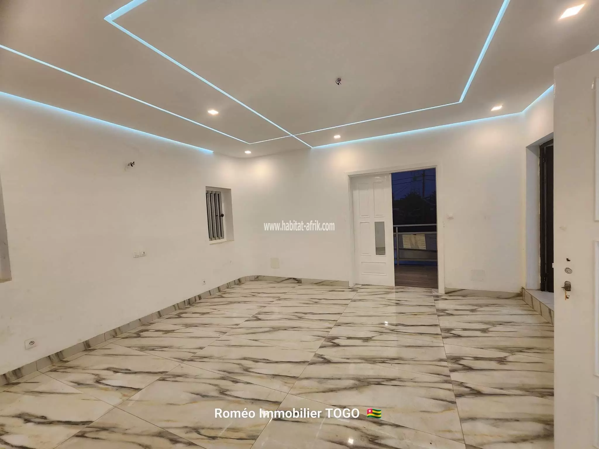 VILLA NOUVELLE CONSTRUCTION DE 6 CHAMBRES 2 SALON,  TRES GRAND JARDIN ET PISCINE 