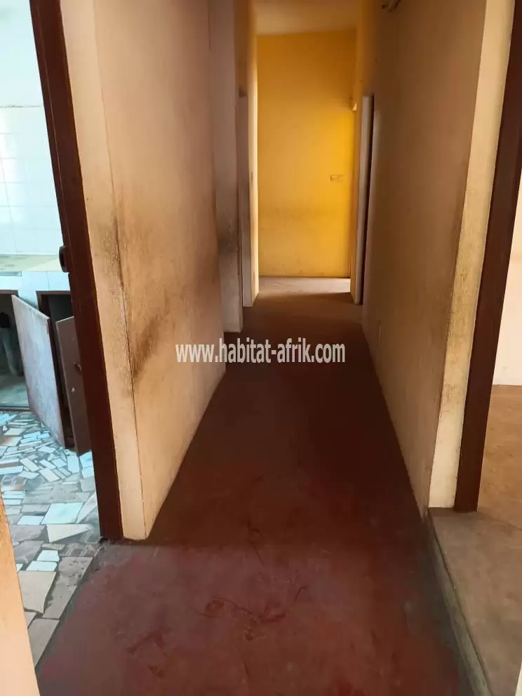 Je mets en vente une maison sur demi lot trois (3) chambres à adidogome franciscain lome togo