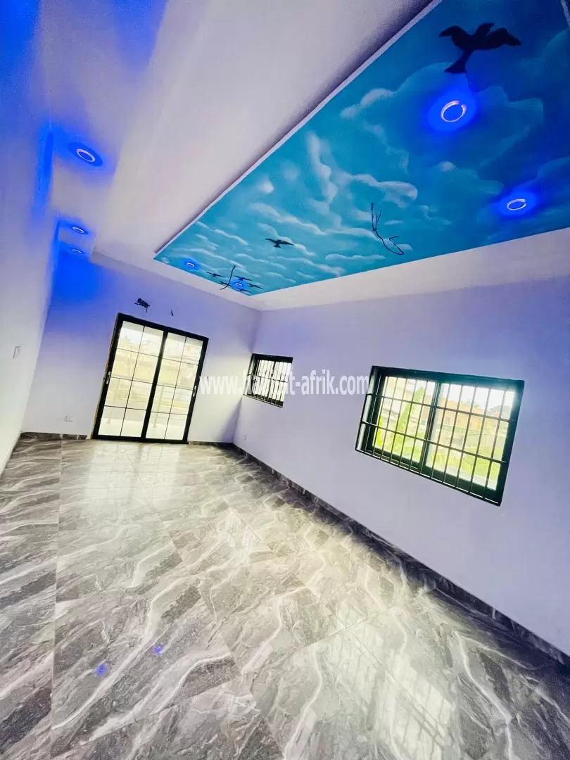 Je mets en location une villa duplex de 7 chambres a kpogan sanol lome togo