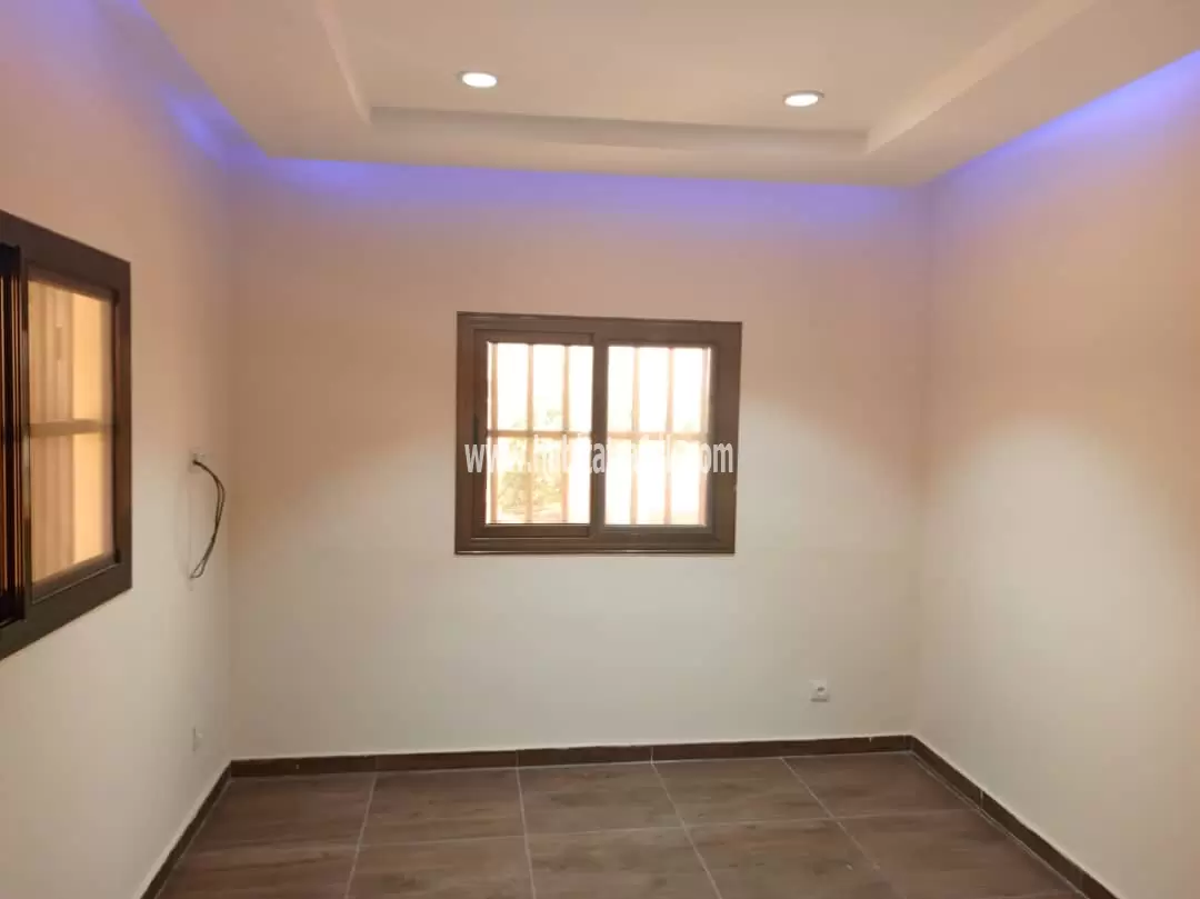 Je mets en location une villa duplex de quatre (4) chambres salon propre à TOKOIN hôpital lome togo