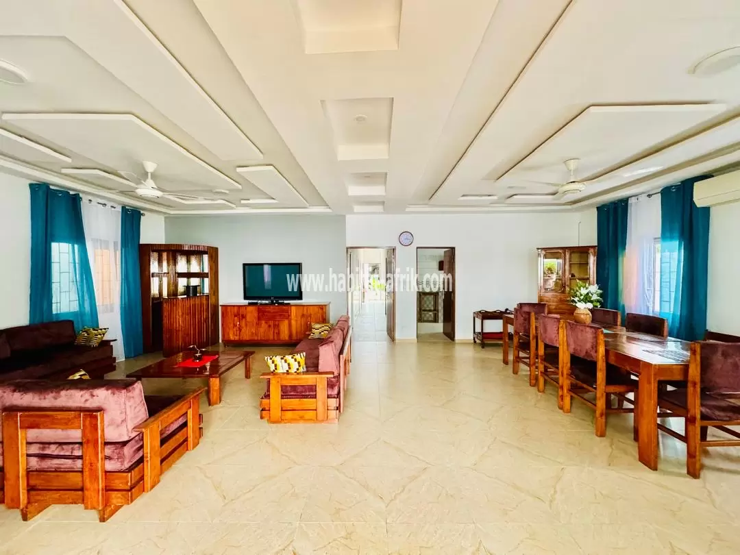 Je mets en location un appartement meublé de 3 chambres salon équipée à adidogome franciscain lome togo 