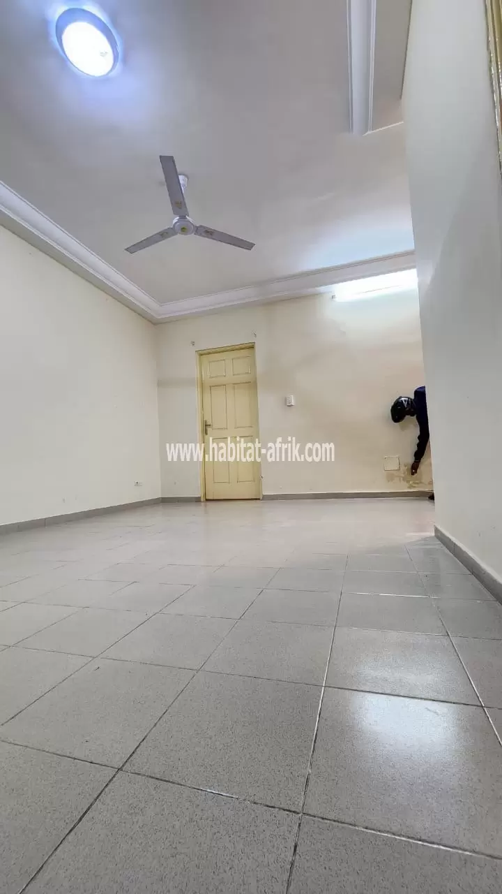 Je mets en location un appartement cour unique de deux (2) chambres salon à adidogome Sodabidapé lome togo 