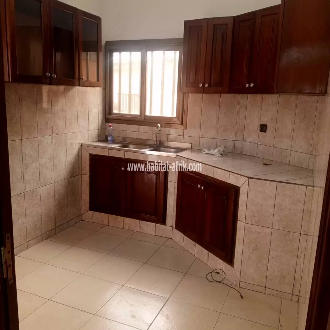 Je mets en location une villa de 3 chambres salon à agbalepedo lk lome togo 