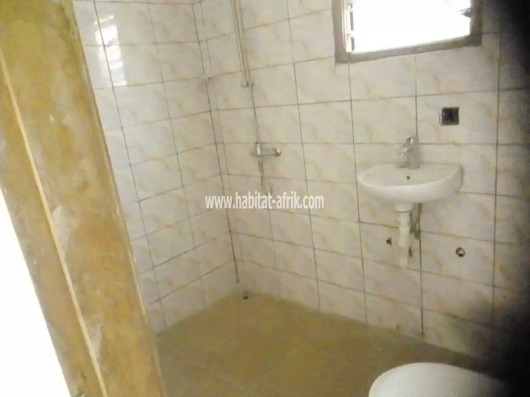 Je mets en location un appartement de chambre salon interne à atsiegou lome togo o