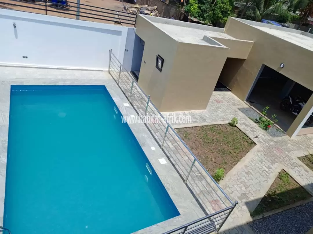Je mets en location une villa meublée de 4 chambres jardin piscine à agodeke LOME togo 