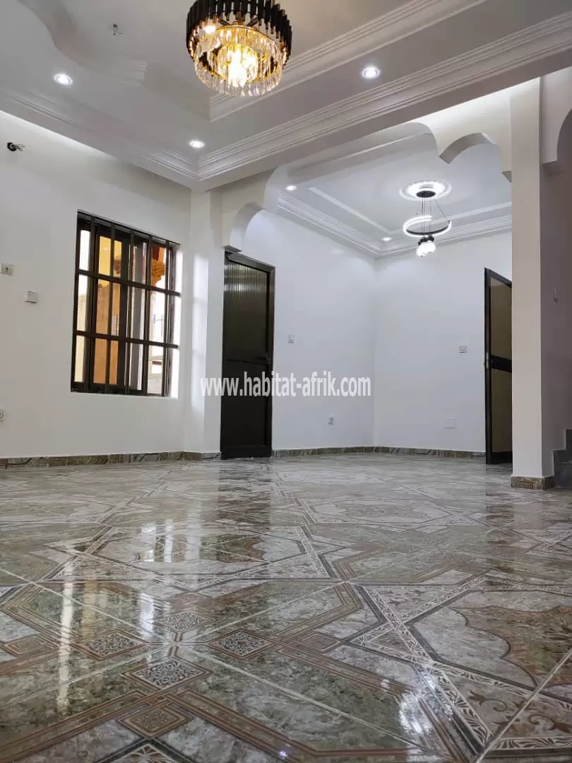 Je mets en vente une villa de 4 chambres salon sur 1 quart de lot à AGOE cavaveli LOME togo