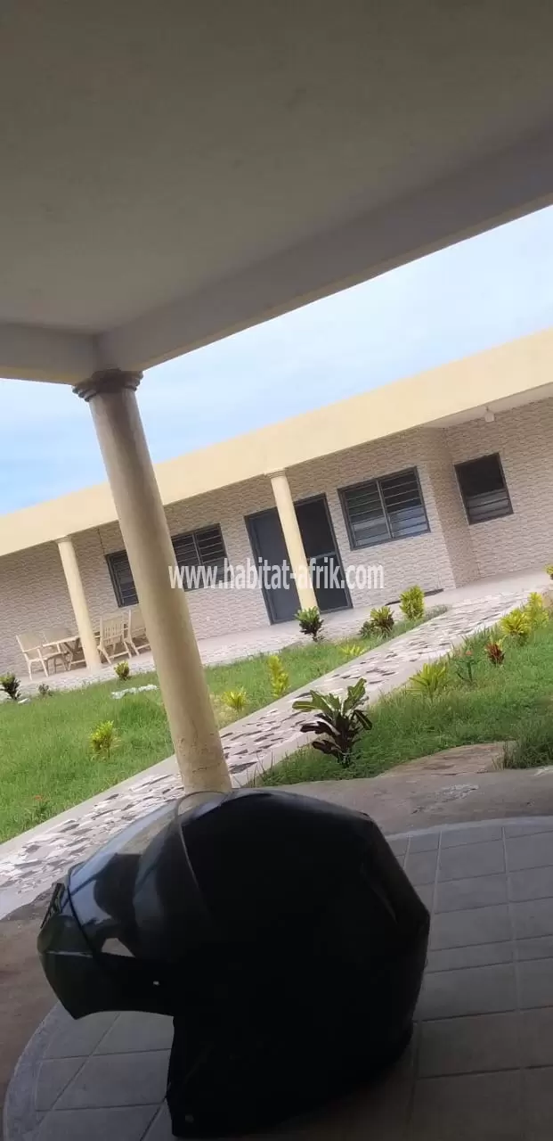 A vendre villa de 3 chambres salon autonome et une dépendance face à la mer à BAGUIDA non loin de monuments lome Togo 