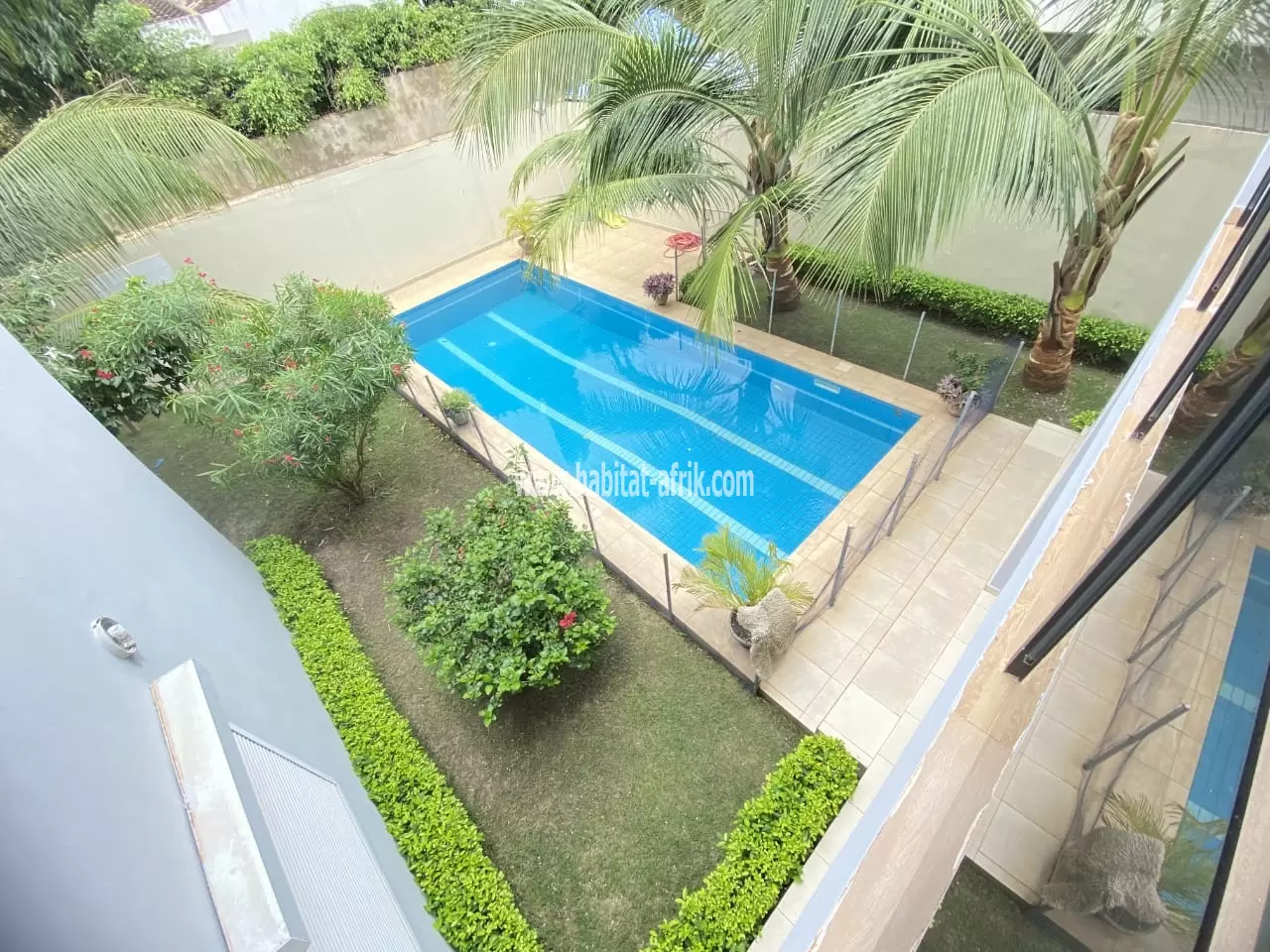 Je mets en location un villa duplex de 5 chambres piscine jardin à agoe cacaveli lome togo