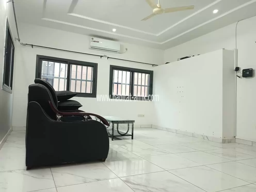 A louer un appartement de 2 chambres salon autonome à 450m du goudron sanguera maco lome togo