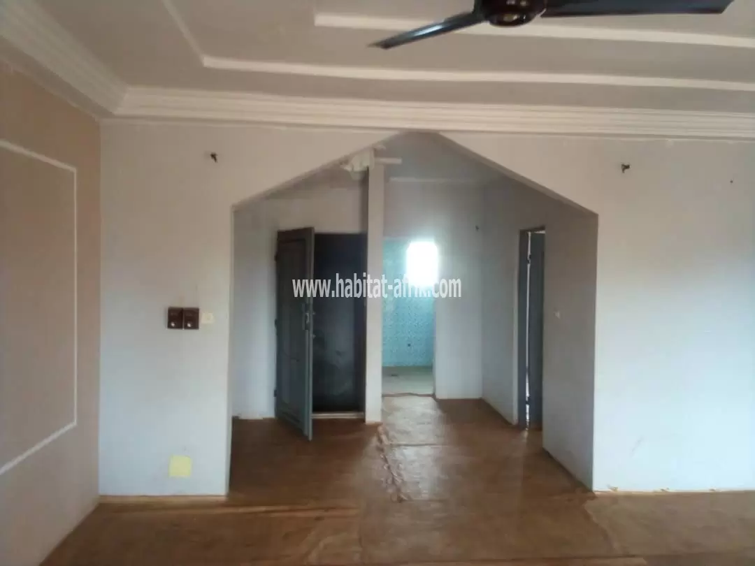 Maison à vendre 4 chambres salon duplex derrière ipg adidogome lome togo 