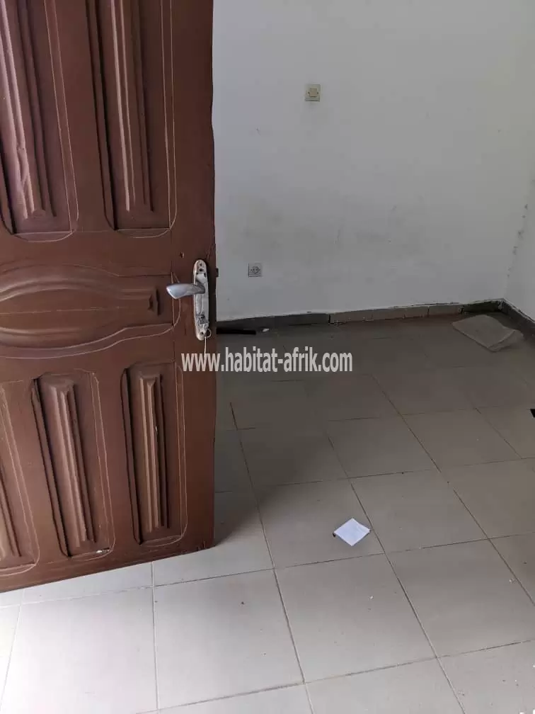 A louer une pièce douche wc cuisine interne à Agbalepedo HAAC lome togo