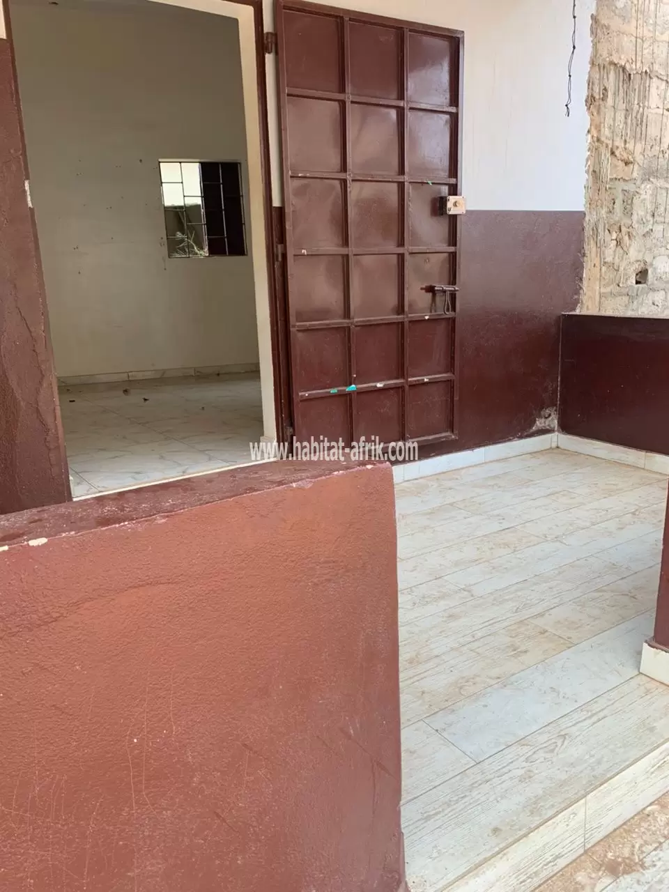 Boutique a louer avec dwc situé non loin du carrefour logote lome togo