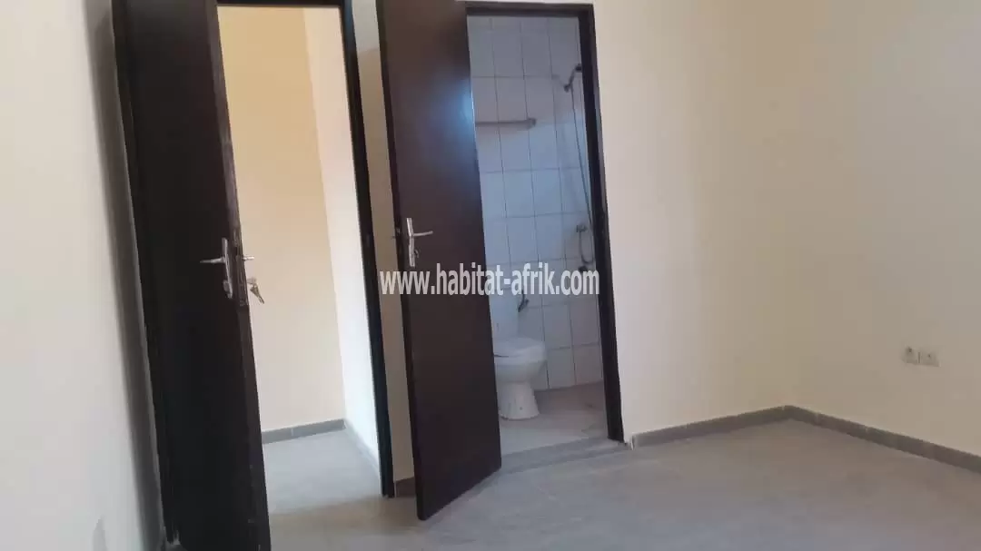 A louer 3 chambres salon a adidogome cite mokpokpo
