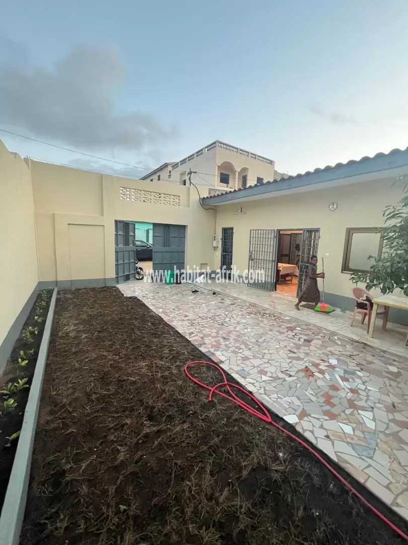 Je mets en location une villa meublée de 2 chambres salon à CASSABLANCA todman lome togo