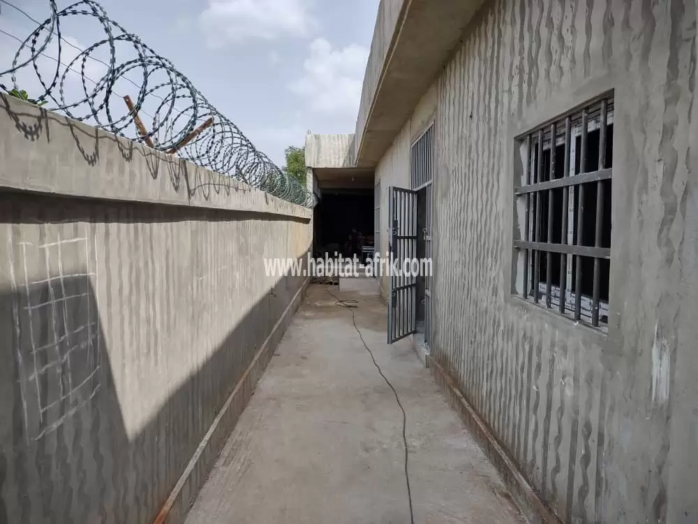 Je mets en location un appartement de chambre salon dwc cuisine nouvelle construction a akepedo contournement peage lome togo