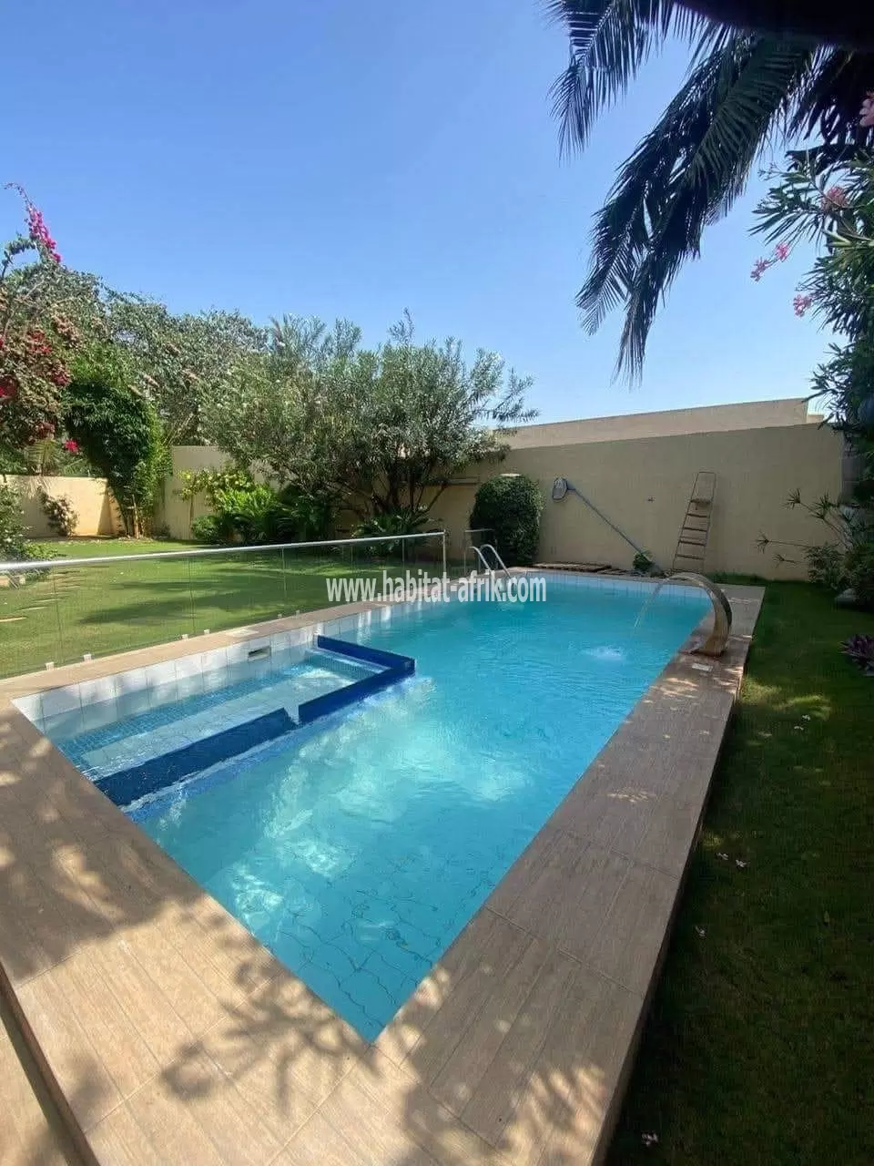Je mets en location une villa avec piscine 03 chambres 01 dépendance à la caisse lome togo