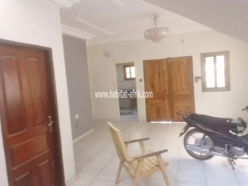 Je mets en vente une villa de 3 chambres salon sur demi lot a agbavi 50m du goudron lome togo