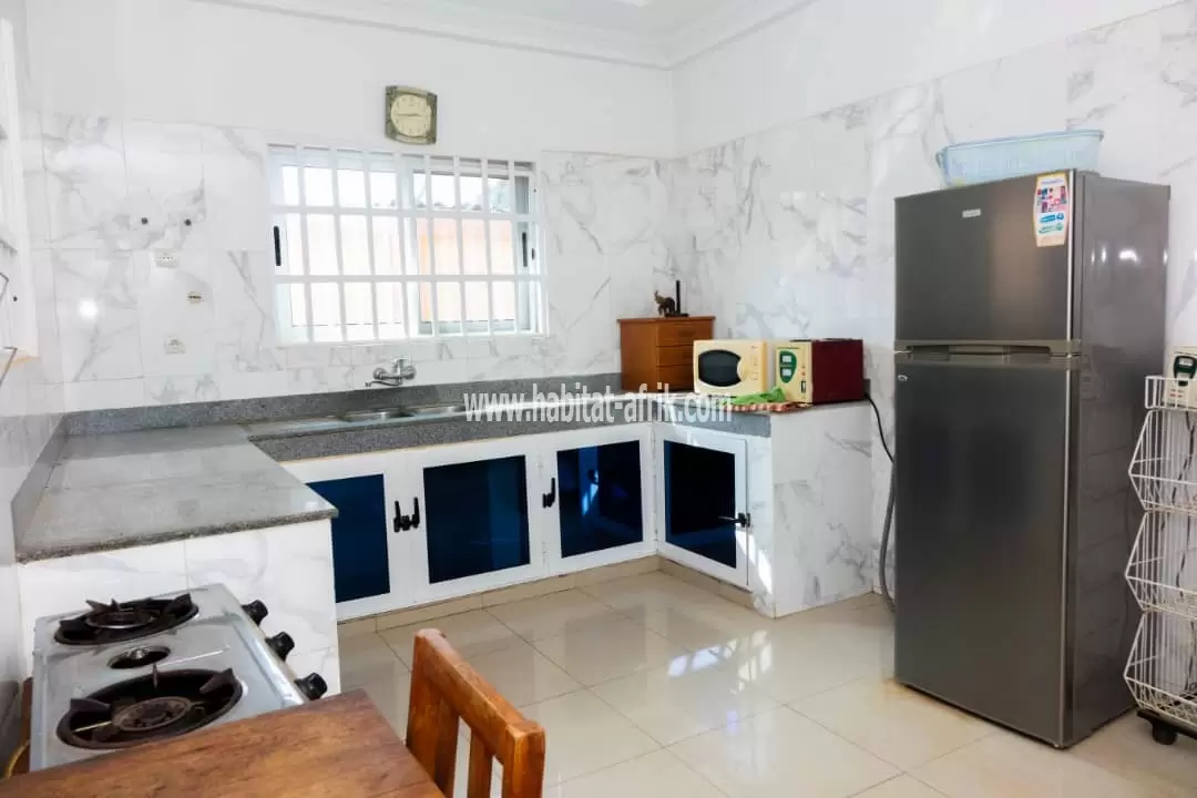 Je mets en location une maison de vacances (villa meublée) située dans la zone aeroport composée de 3 chambres salon équipée propre lome togo