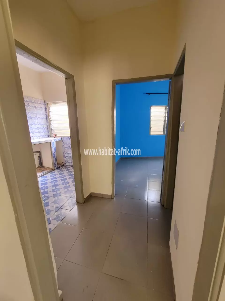Je mets en location une cour unique de chambre salon pas de garage a adidogome Amadanhome lome togo