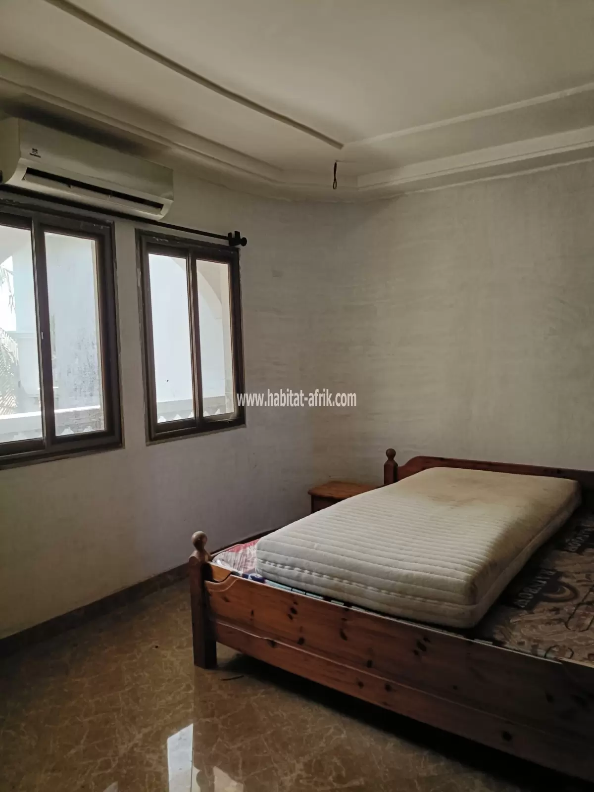 Je mets en location une villa triplex de 16 chambres salon autonome a BAGUIDA benome lome togo