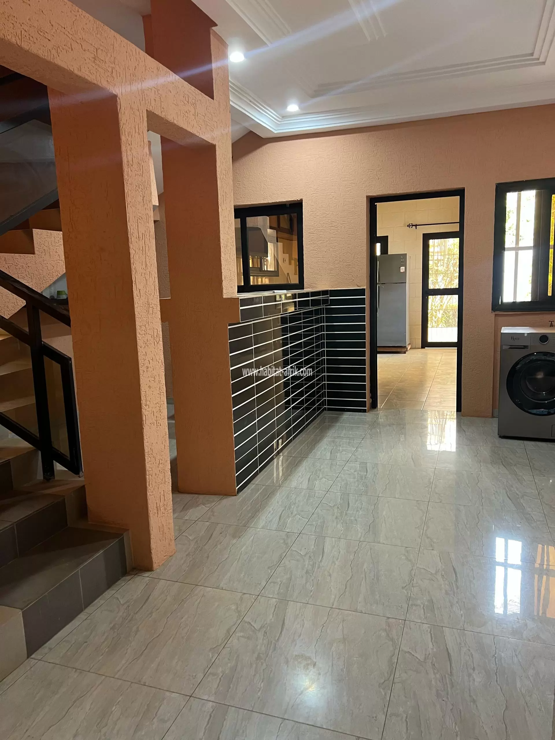 Je mets en location un appartement meublée de 03 chambres salon équipée avec piscine situé à agoe Mariam lome togo
