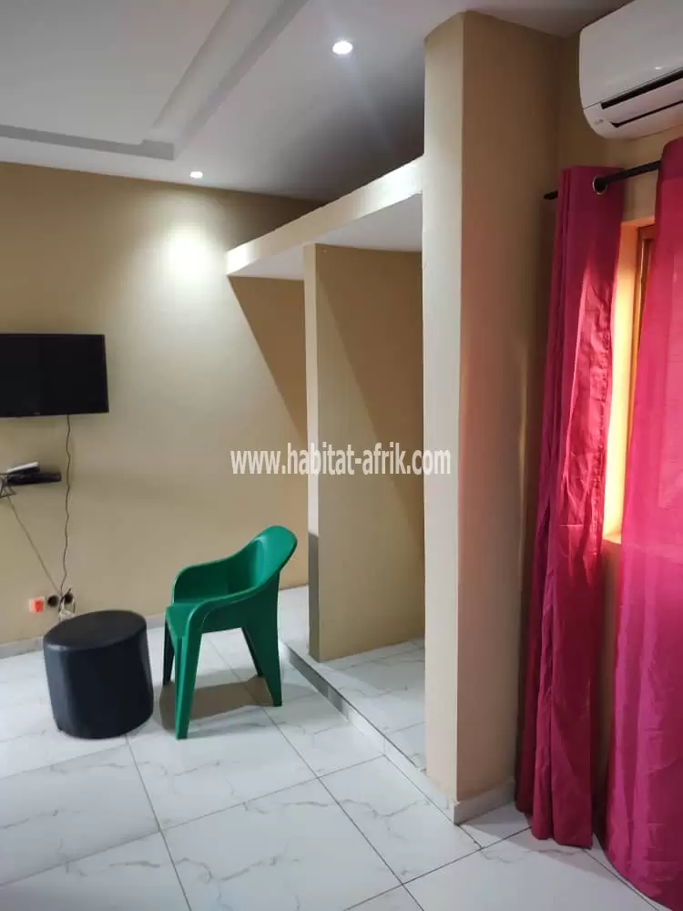Je mets en location un immeuble de deux niveaux à Avedji limousine lome Togo 
