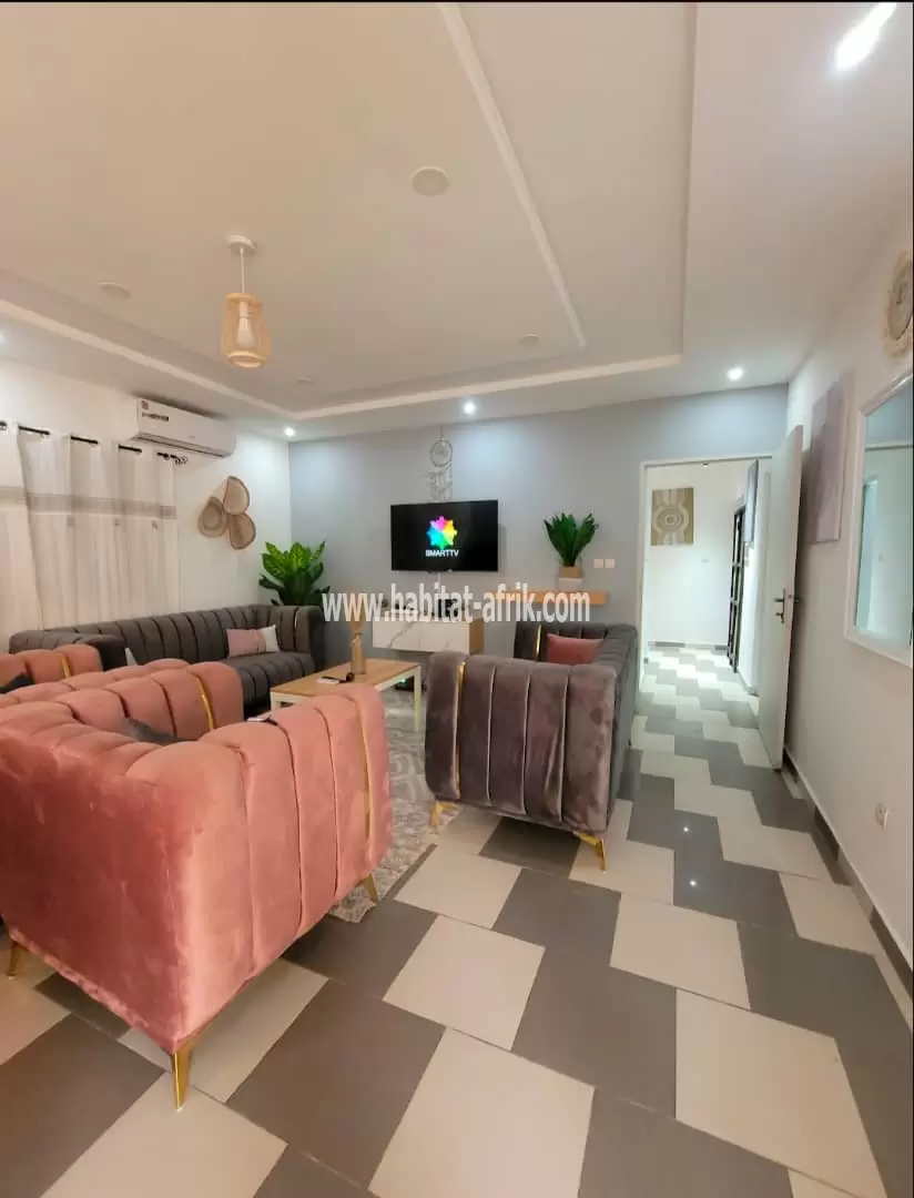 Je mets en location une splendide villa meublée avec jardin de 4 chambres salon équipée située à BAGUIDA lome togo