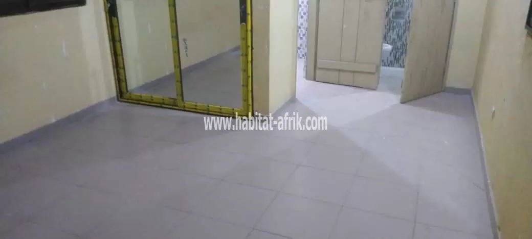 Je mets en location un appartement d’une studio Pièce wc douche et cuisine seul a l’étage situé à kegue reveil d’or lome togo