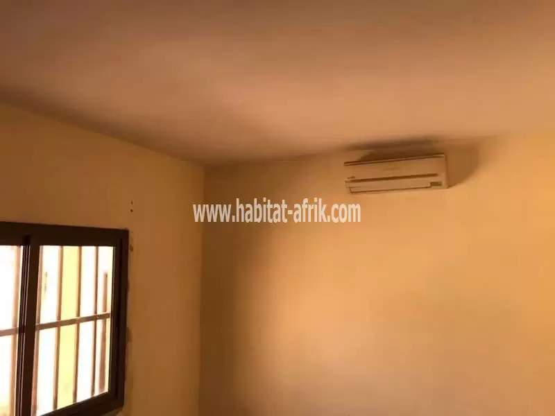Je mets en location une villa à etage de 06 chambres 02 dépendances a Hedzranawoe amangotigome lome togo