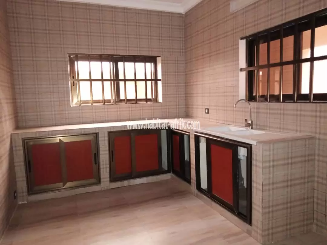 Je mets en location une maison de 4 chambres avec dépendance la aveppzo lome togo
