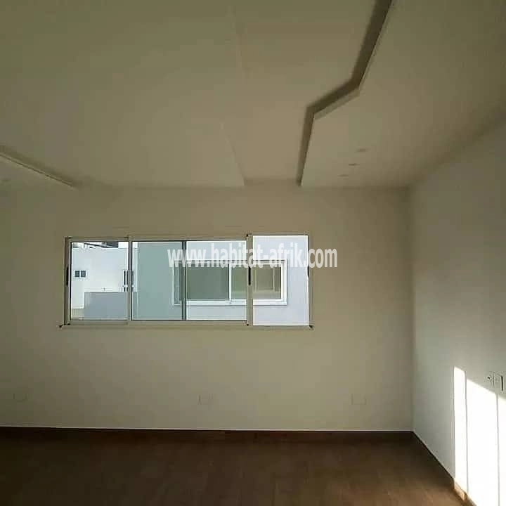 VILLA DUPLEX AVEC PISCINE