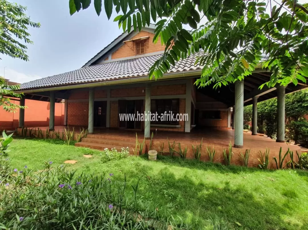 VIlla bien meublée avec jardin à louer à Amadahomé